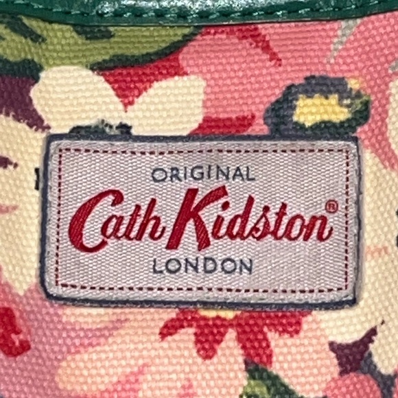 Cath Kidston London: Large Leather Trim Tote in the Painted Daisy Print - Picture 4 of 10